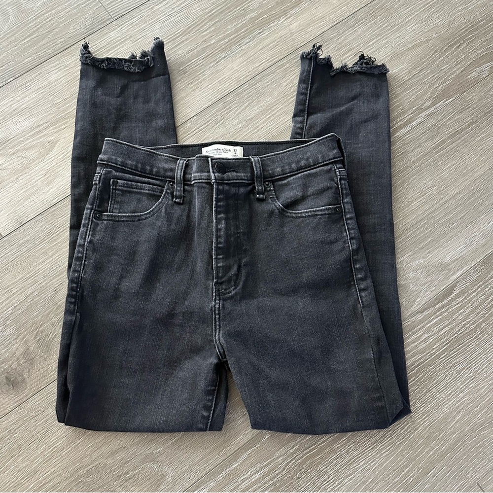 Abercrombie & Fitch Black The Super Skinny Ankle High Rise